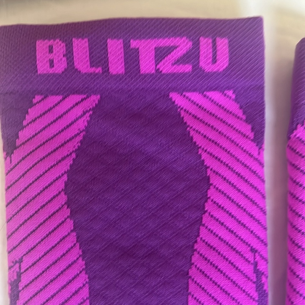 One pair of  NEW compression sleeves